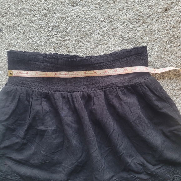 American Eagle Elegant Black Crochet Hem Skirt Size Medium - Picture 4 of 8